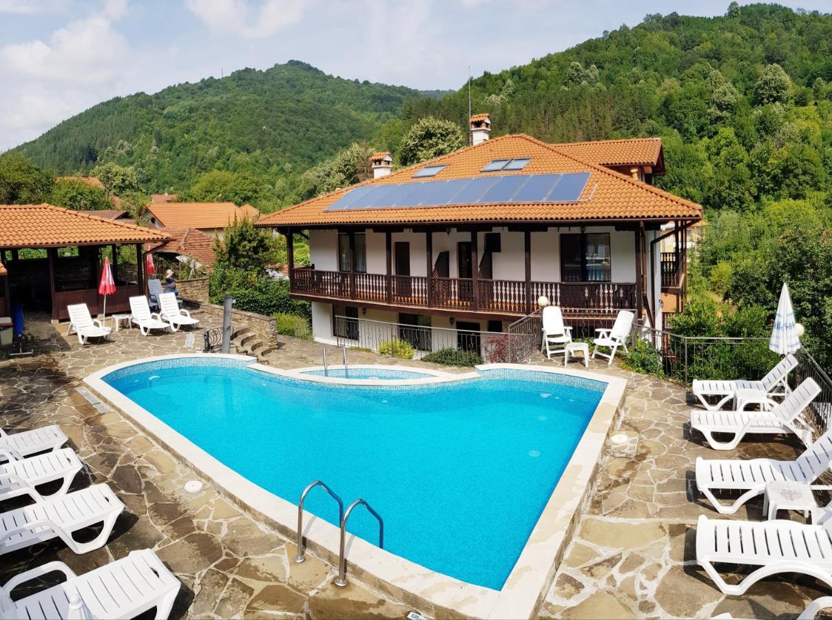 Family Hotel Chiflik Hills Exteriér fotografie
