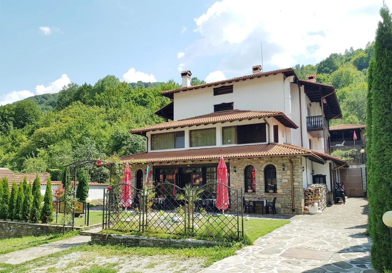 Family Hotel Chiflik Hills Exteriér fotografie